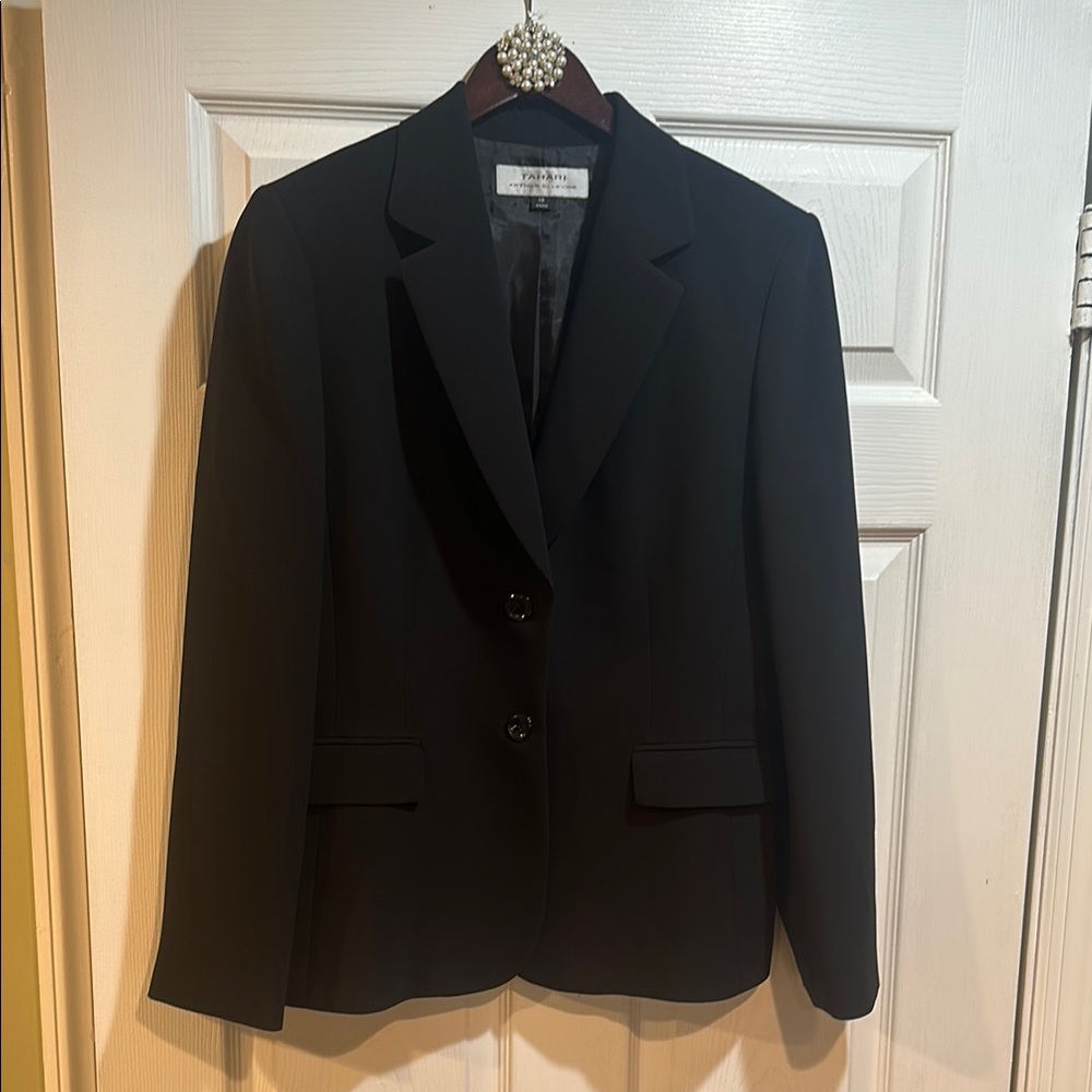 Tahari Black Classic Pant Suit